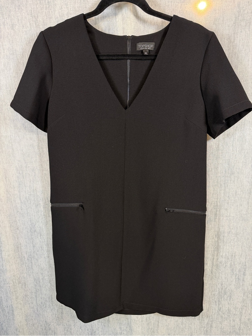 TOPSHOP Black V-Neck Mini Shift Dress Size US 8 Medium Short Sleeve Zip Pockets